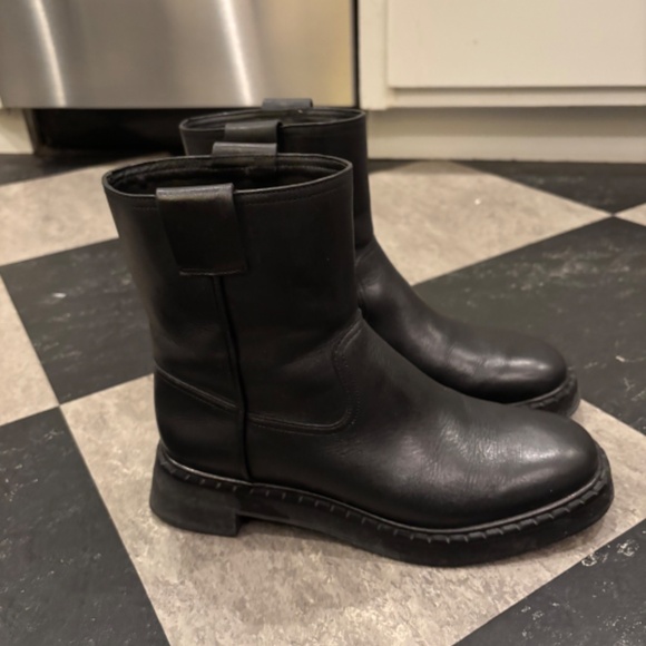 Reformation Leather Scalloped Accent Moto Boots Women's 8.5 - Picture 4 of 6